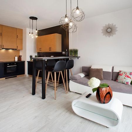 Cybernetyki 6B Serviced Accommodation Warschau Exterior foto